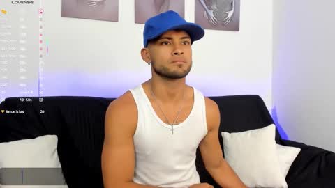 Snapshot of max_conor_ chatting on November 21, 3:33 pm Max Conor online show from November 21, 3:33 pm