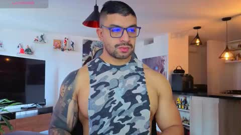 Snapshot of max_cooper17 chatting on November 23, 3:45 pm Max online show from November 23, 3:45 pm