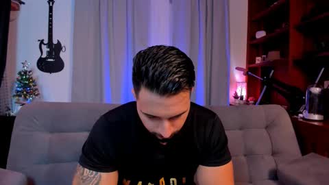 Snapshot of max_dic1 chatting on December 8, 10:36 pm max D. online show from December 8, 10:36 pm