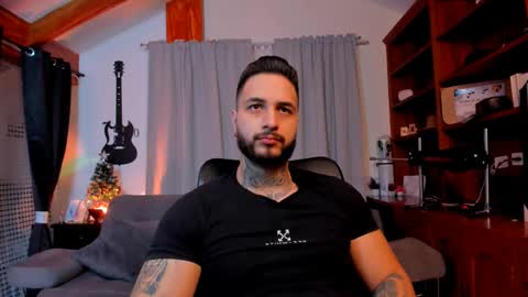 Snapshot of max_dic1 chatting on December 21, 2:58 pm max D. online show from December 21, 2:58 pm