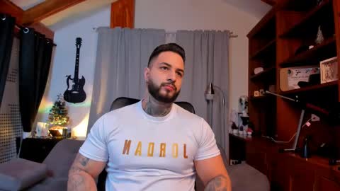 Snapshot of max_dic1 chatting on January 13, 1:49 pm max D. online show from January 13, 1:49 pm