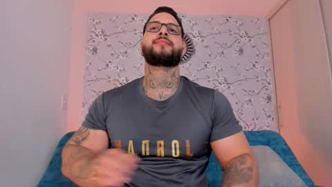 max D. online show from March 5, 11:39 am