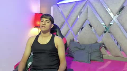max_dixon7 online show from July 11, 12:41 pm
