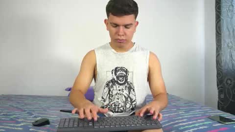 Max online show from December 5, 5:53 pm