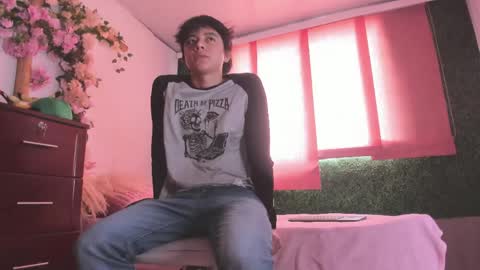 Max online show from April 4, 3:53 pm