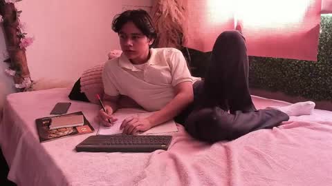 Max online show from April 5, 3:42 pm