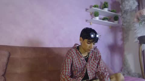 Max online show from April 16, 3:57 pm