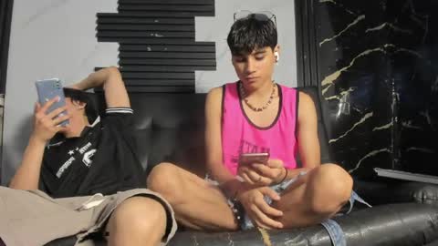 Max online show from April 18, 4:11 pm