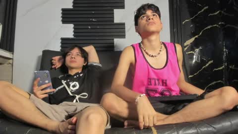 Max online show from April 18, 7:07 pm