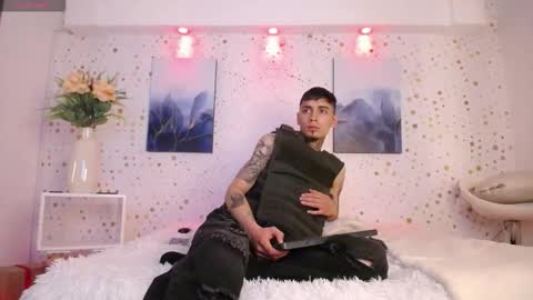 Snapshot of max_hader chatting on February 1, 12:15 pm Max online show from February 1, 12:15 pm