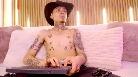 Snapshot of max_hader chatting on February 9, 12:53 pm Max online show from February 9, 12:53 pm