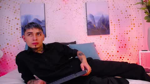 Snapshot of max_hader chatting on February 10, 1:26 pm Max online show from February 10, 1:26 pm