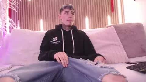 Snapshot of max_hader chatting on February 15, 12:36 pm Max online show from February 15, 12:36 pm