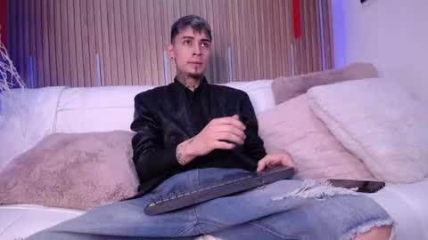 Snapshot of max_hader chatting on February 17, 12:45 pm Max online show from February 17, 12:45 pm