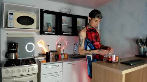 Snapshot of max_hader chatting on February 25, 1:21 pm Max online show from February 25, 1:21 pm