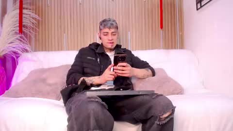 Snapshot of max_hader chatting on March 2, 2:47 am Max online show from March 2, 2:47 am