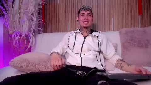 Max online show from March 6, 3:36 am