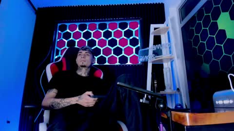 Max online show from April 2, 3:04 am