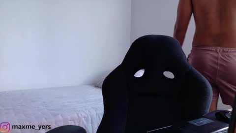 Snapshot of max_meyer chatting on September 30, 9:42 pm max_meyer online show from September 30, 9:42 pm