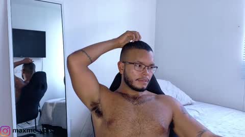 Snapshot of max_meyer chatting on October 1, 9:54 pm max_meyer online show from October 1, 9:54 pm