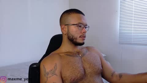 Snapshot of max_meyer chatting on October 2, 10:06 pm max_meyer online show from October 2, 10:06 pm