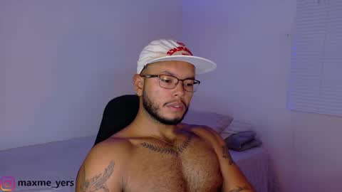 Snapshot of max_meyer chatting on October 3, 9:34 pm max_meyer online show from October 3, 9:34 pm