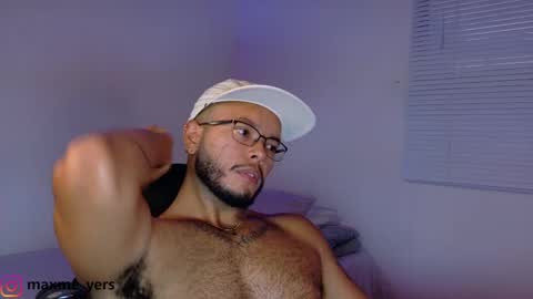 Snapshot of max_meyer chatting on October 7, 10:40 pm max_meyer online show from October 7, 10:40 pm