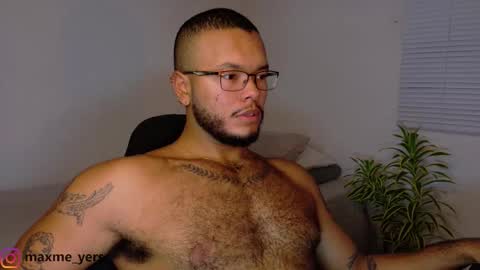 Snapshot of max_meyer chatting on November 11, 10:43 pm max_meyer online show from November 11, 10:43 pm