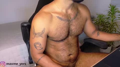 Snapshot of max_meyer chatting on November 12, 10:41 pm max_meyer online show from November 12, 10:41 pm