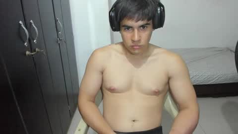 Snapshot of max_miller66 chatting on April 23, 11:18 pm Max online show from April 23, 11:18 pm
