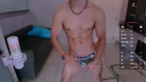 Snapshot of max_russell chatting on February 10, 12:39 pm Former Porn Star online show from February 10, 12:39 pm