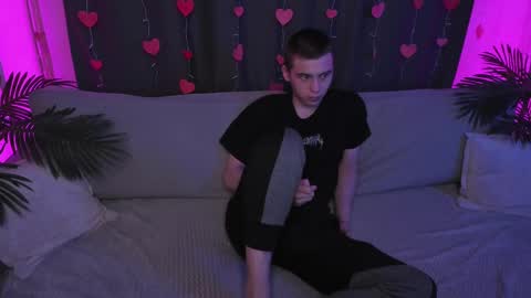 Max online show from March 7, 6:54 pm