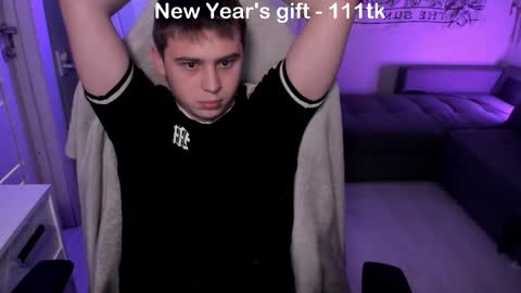 Max online show from January 7, 6:54 pm