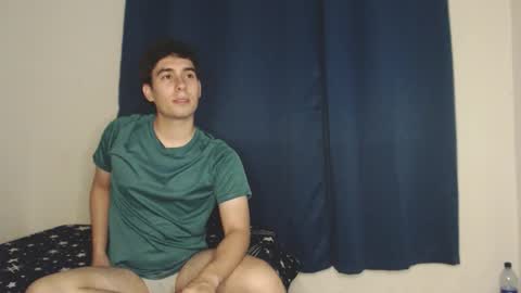 Snapshot of max_snow1616 chatting on October 25, 12:40 am max_snow1616 online show from October 25, 12:40 am