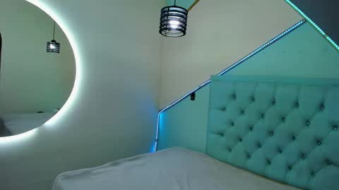 max_sstteel online show from April 2, 12:47 pm