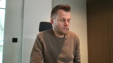 Max take off clothes online show from December 2, 10:07 am