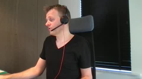 Max take off clothes online show from February 4, 1:27 pm