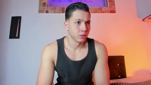 Snapshot of max_valiant chatting on October 10, 2:54 am max online show from October 10, 2:54 am