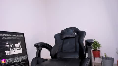 max_valiant1 online show from February 16, 6:15 pm