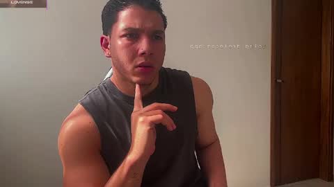 max_valiant1 online show from May 26, 1:51 pm