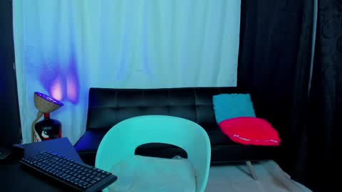 MAX     online show from February 25, 10:04 am