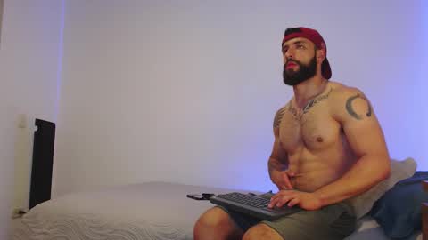 Snapshot of max_xl_ chatting on January 7, 12:02 am max_xl_ online show from January 7, 12:02 am