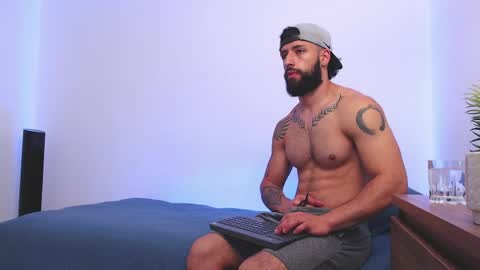 max_xl_ online show from April 8, 4:18 pm