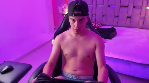 Snapshot of maxbenetti chatting on November 18, 9:30 pm Maximiliano online show from November 18, 9:30 pm