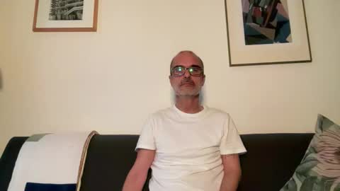 Snapshot of maxbow chatting on May 1, 6:34 pm Max Mikado online show from May 1, 6:34 pm