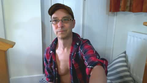 Snapshot of maxdavies chatting on May 7, 9:36 am Max Davies online show from May 7, 9:36 am