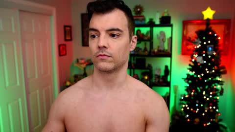 Snapshot of maxhughes chatting on December 20, 5:36 am Max Hughes online show from December 20, 5:36 am