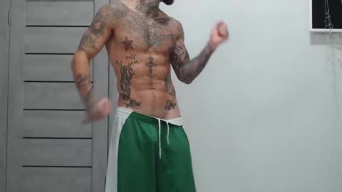 Snapshot of maxi_foxxx chatting on November 7, 7:30 am Maximus Fox online show from November 7, 7:30 am