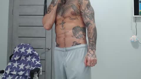 Snapshot of maxi_foxxx chatting on December 22, 4:42 am Maximus Fox online show from December 22, 4:42 am