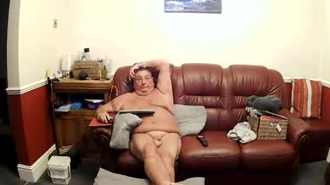 MAX online show from June 9, 10:43 pm